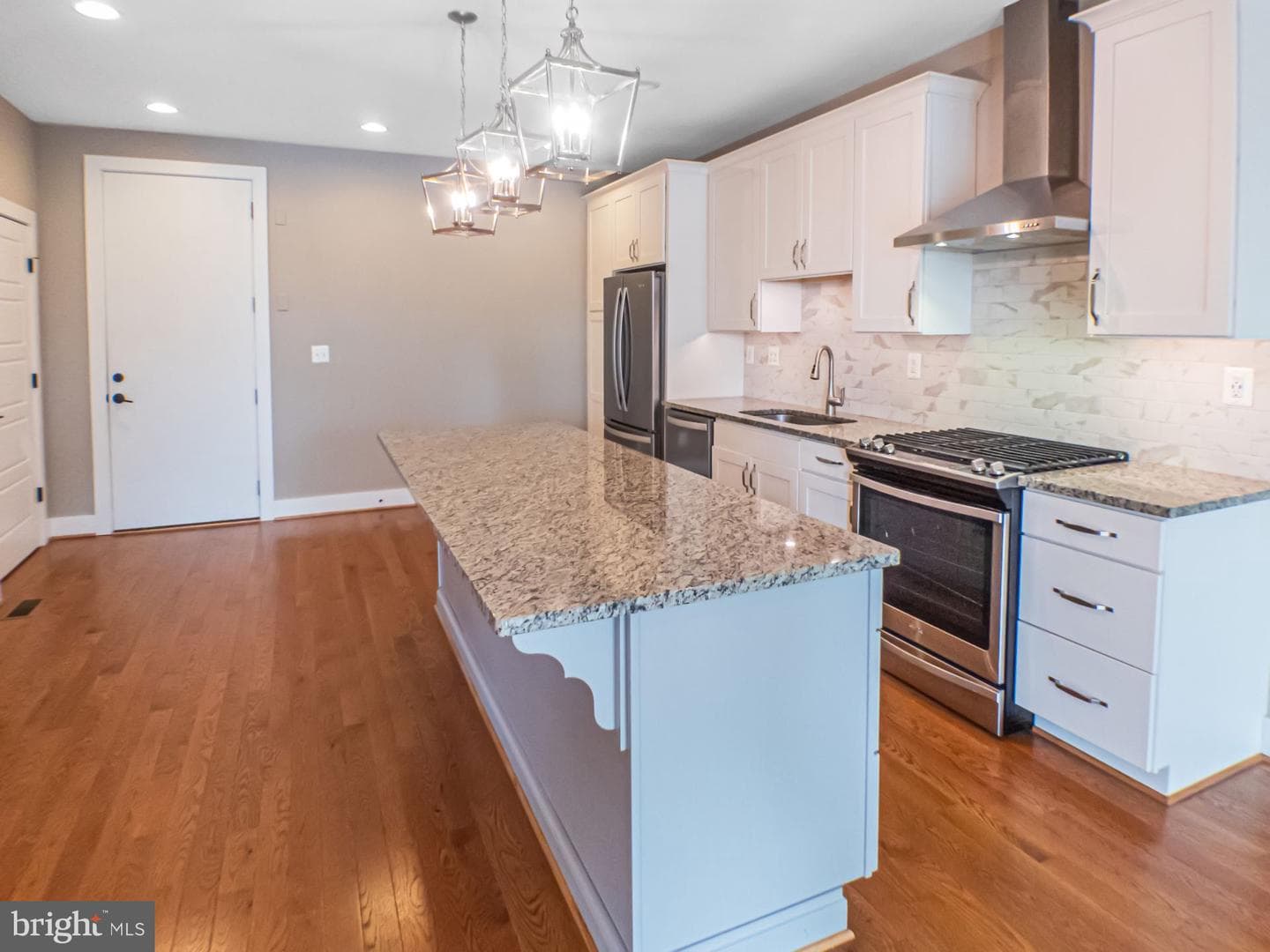 579 Lochlyn Hill Drive photo 7