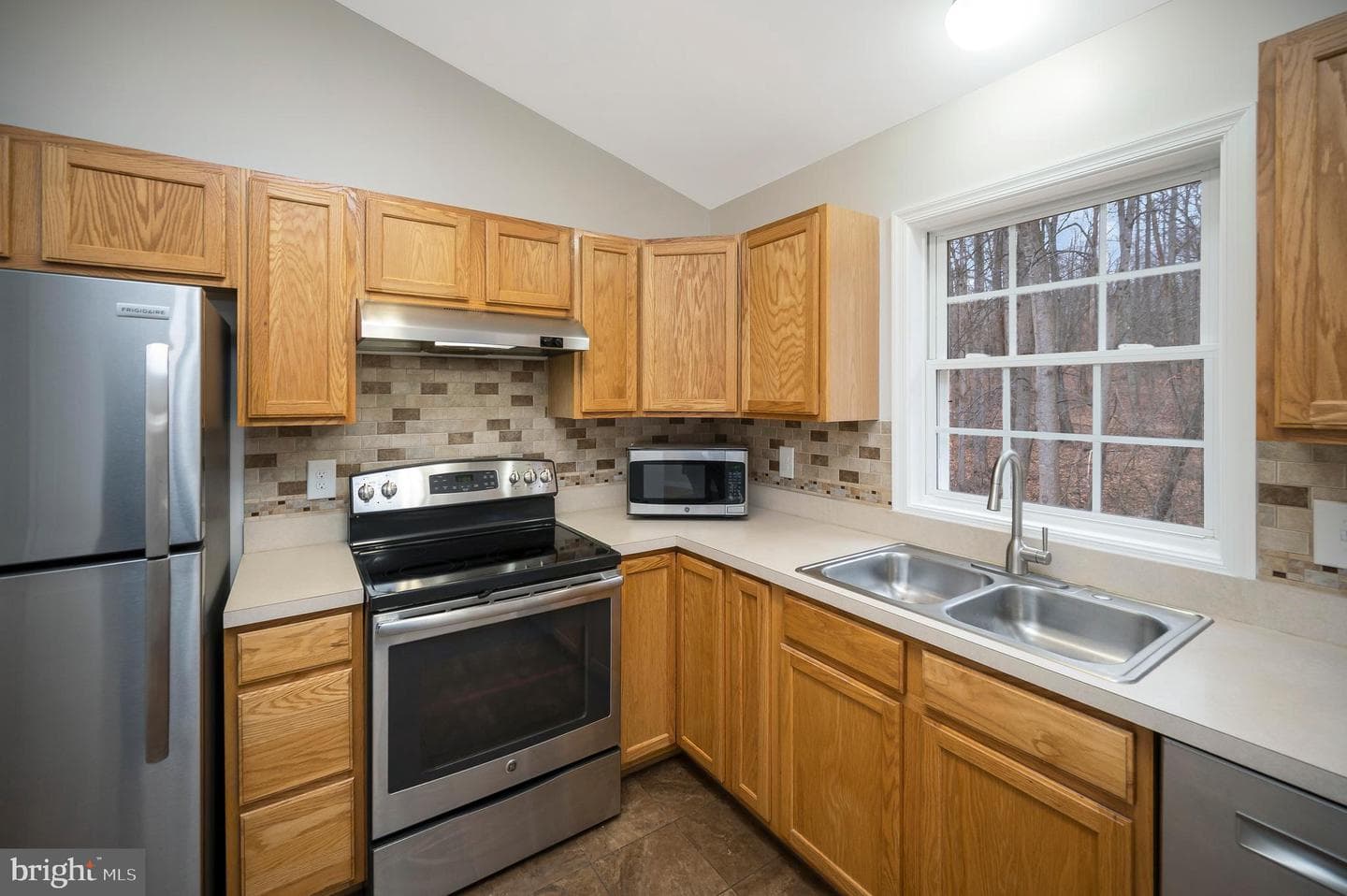 16008 Bruces Lane photo 16