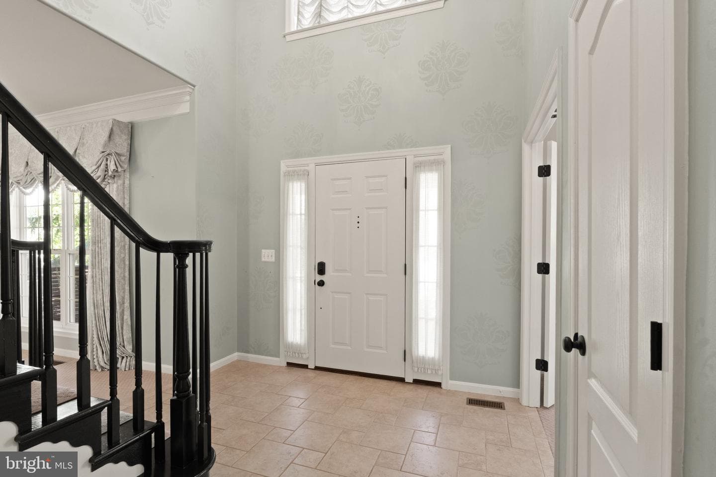 553 Windermere Drive photo 10