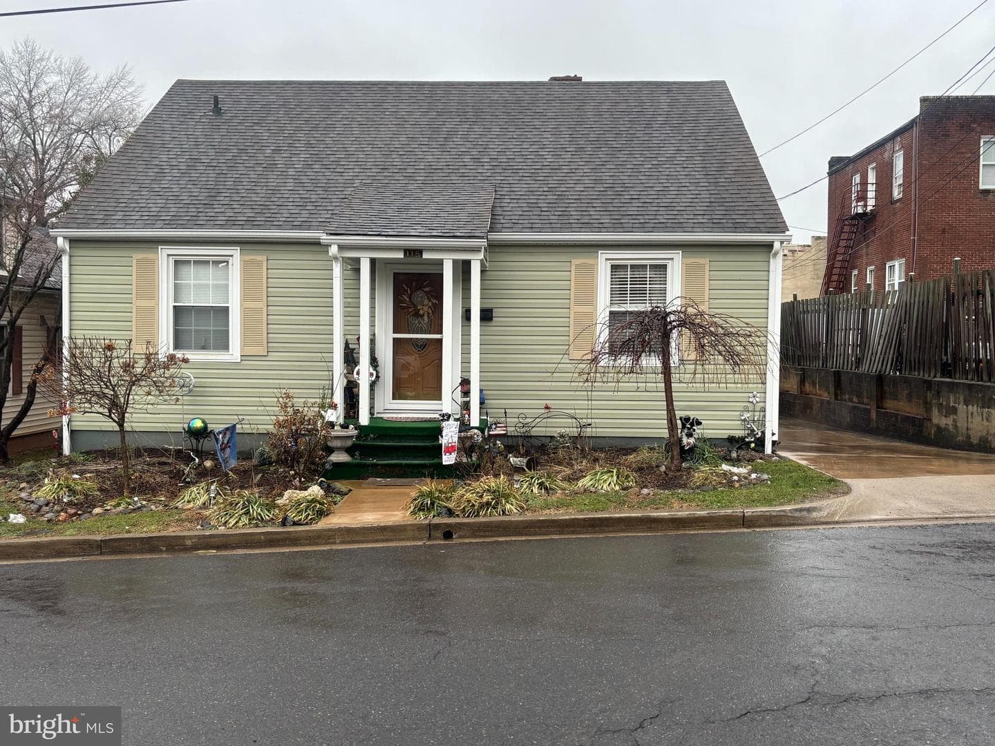 115 E Stevens Street photo 2