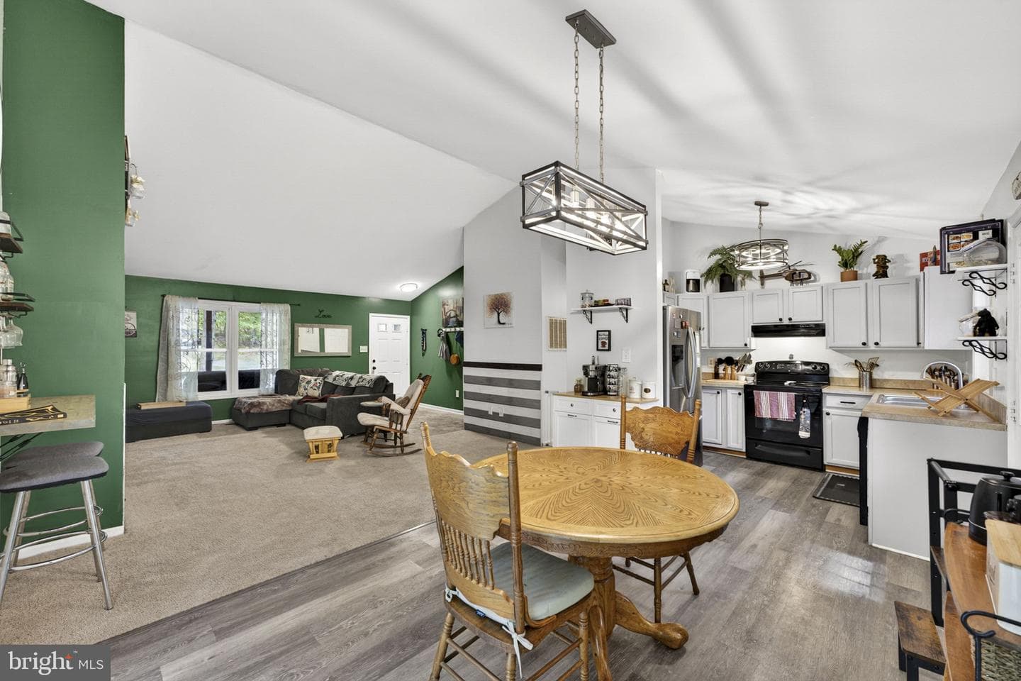 19106 Loggers Road photo 18