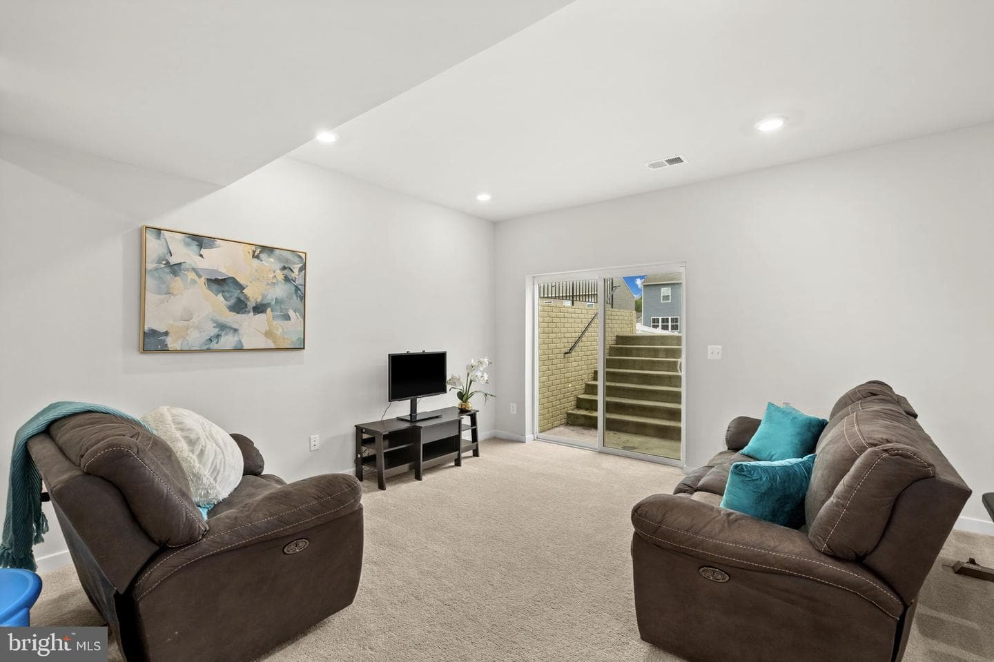 2140 Berwick Dr photo 32