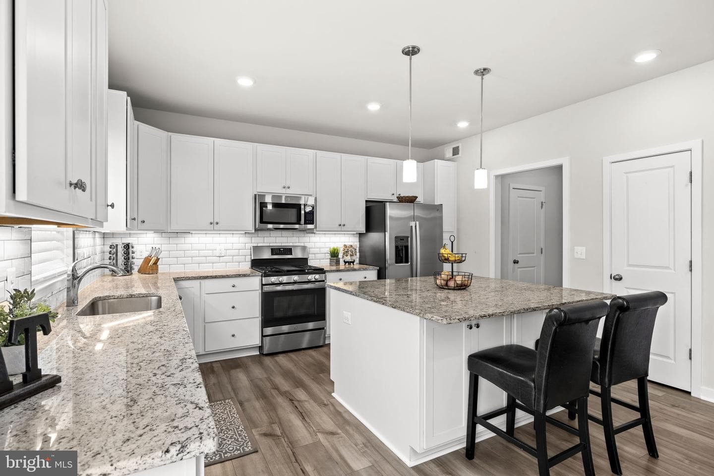 2140 Berwick Dr photo 8