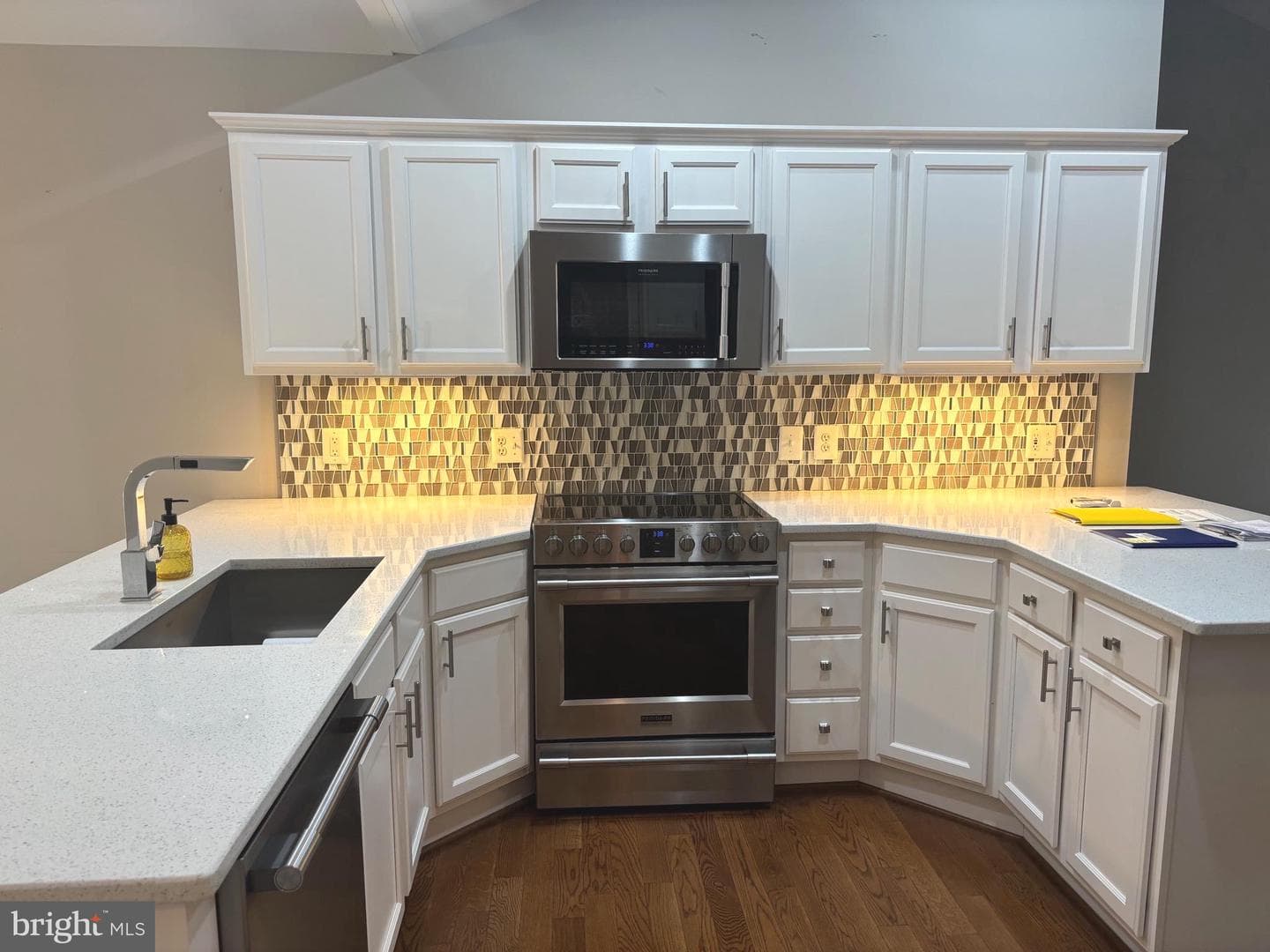 1808 Stoneybrook Lane photo 7