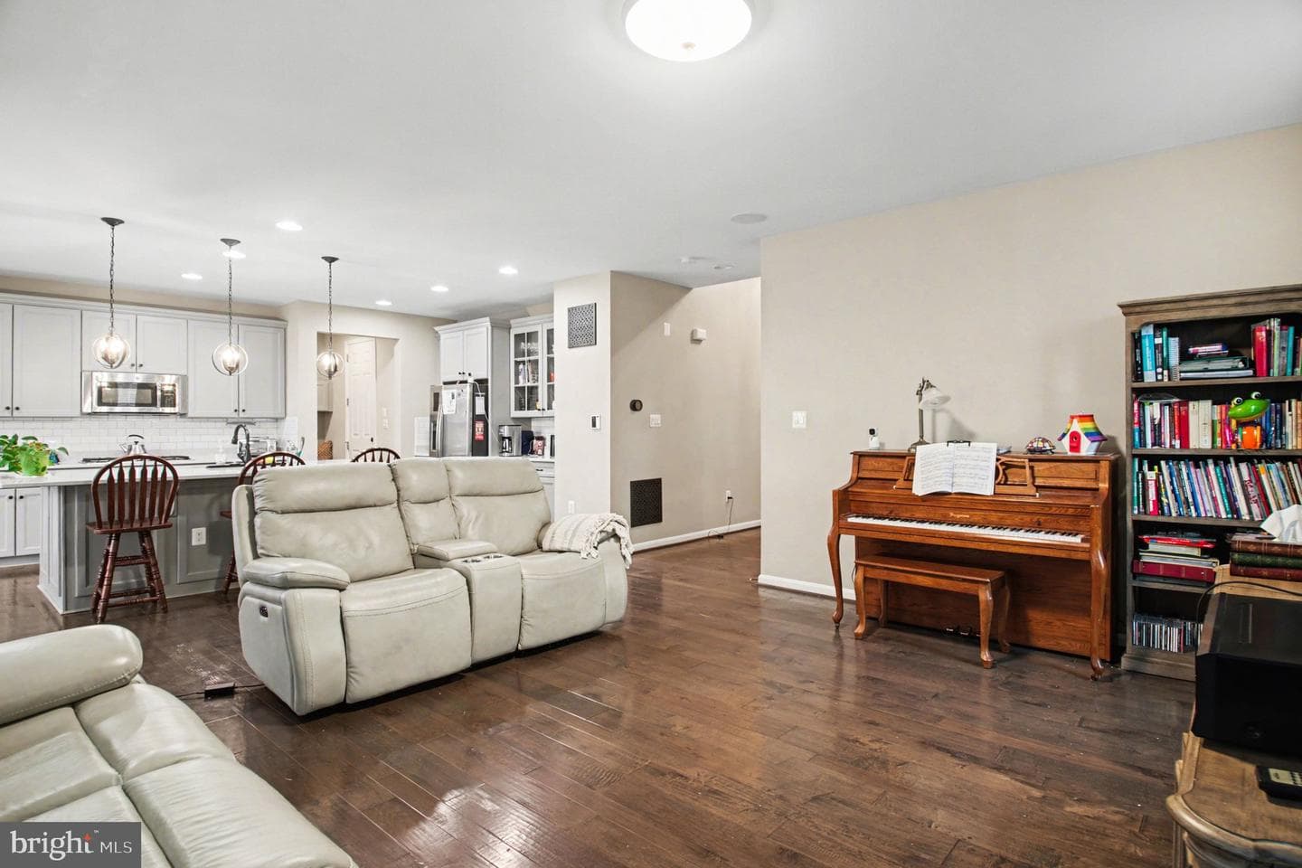 702 Kingsbrook photo 14