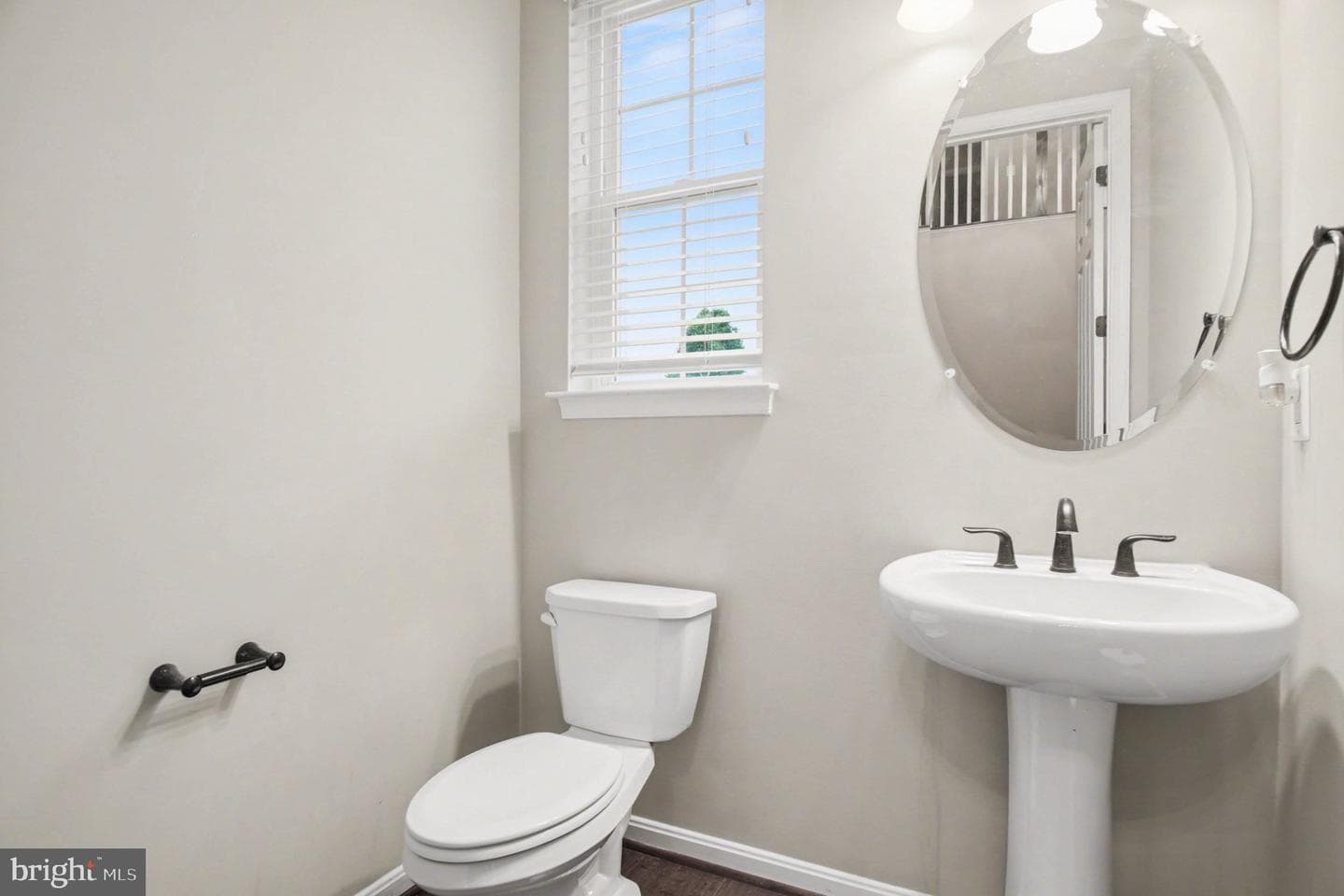 702 Kingsbrook photo 32