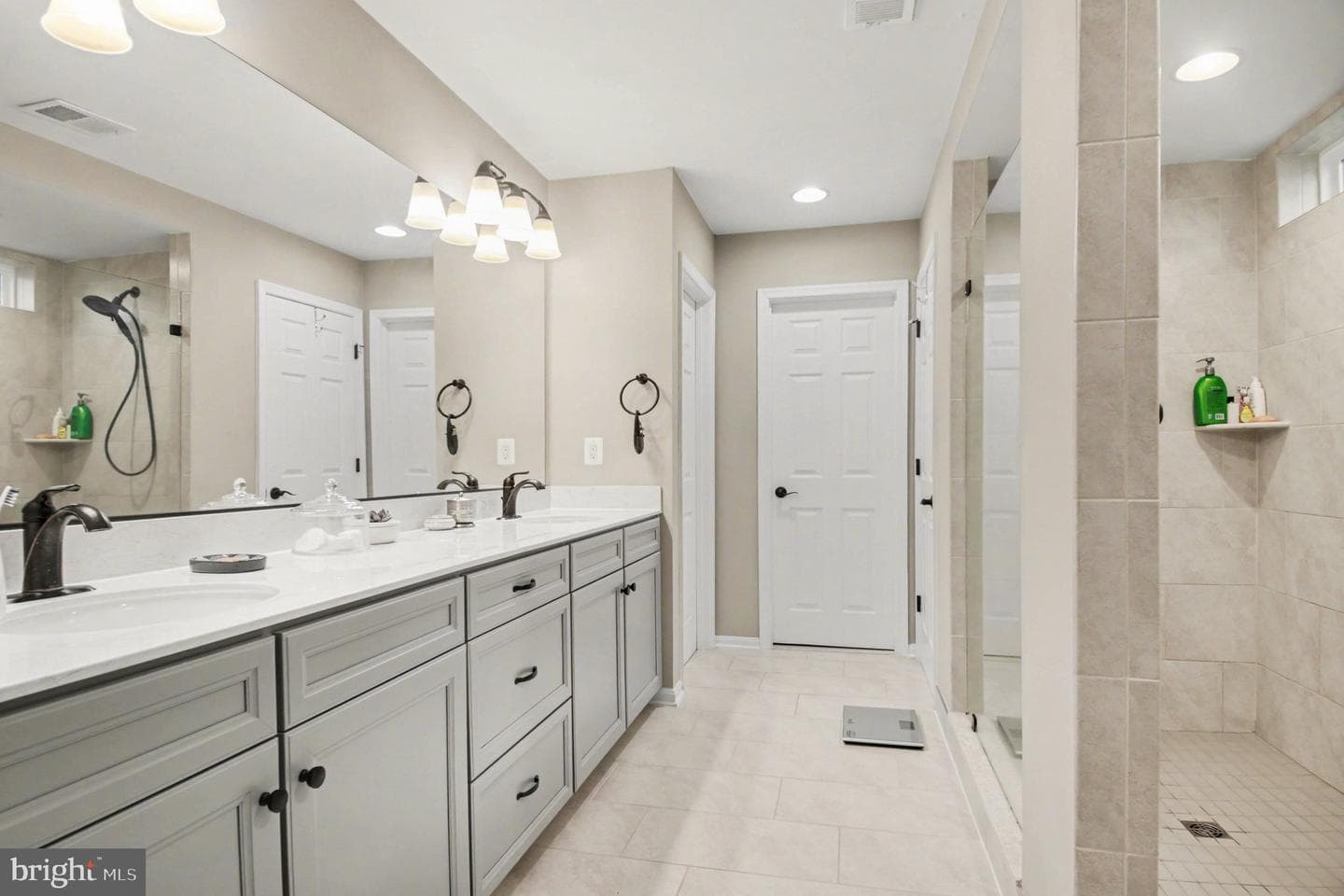 702 Kingsbrook photo 33