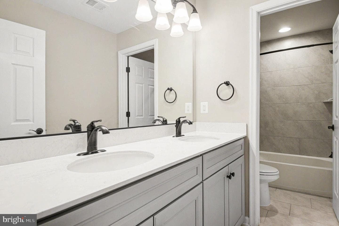 702 Kingsbrook photo 34