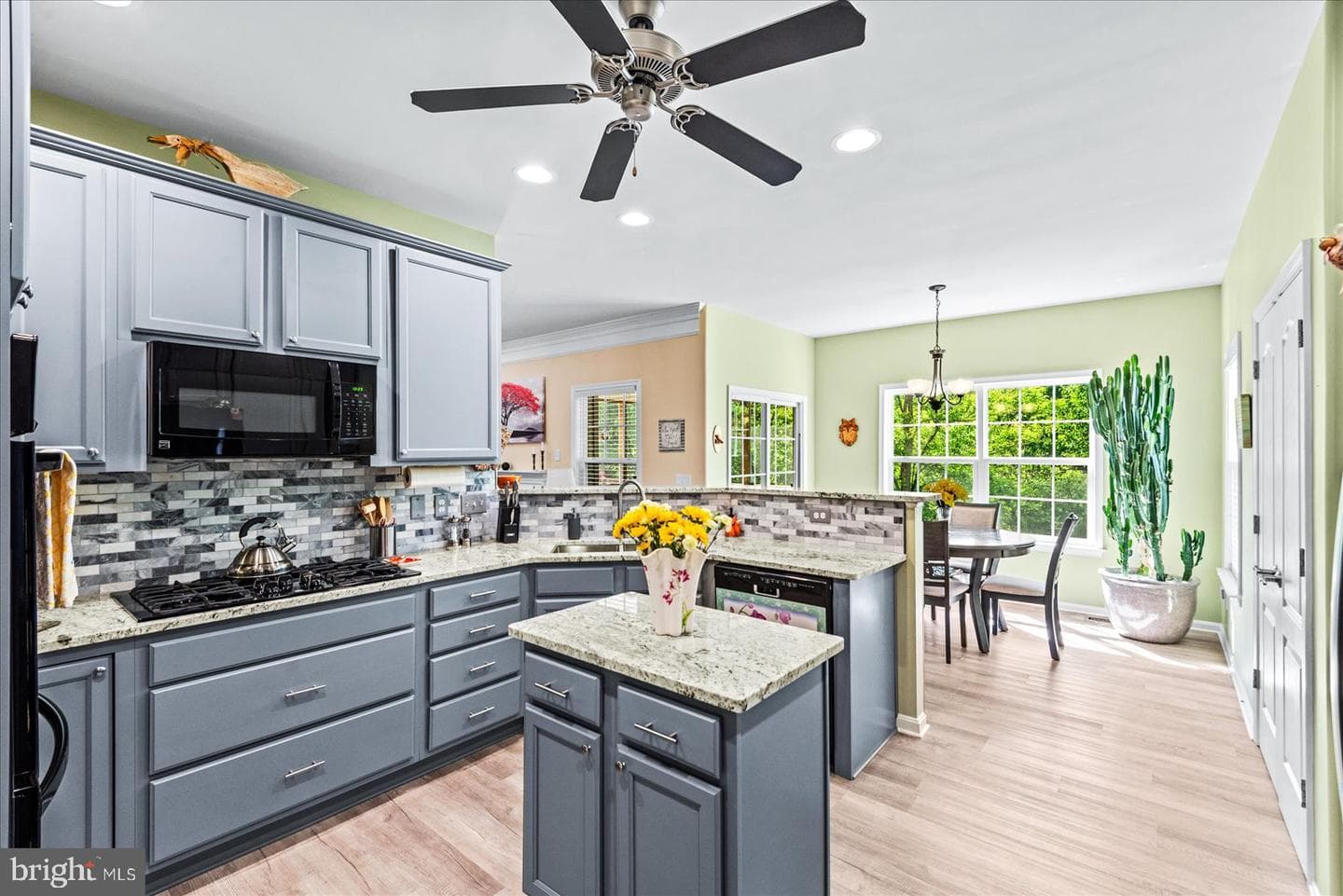 632 Windermere Dr photo 17