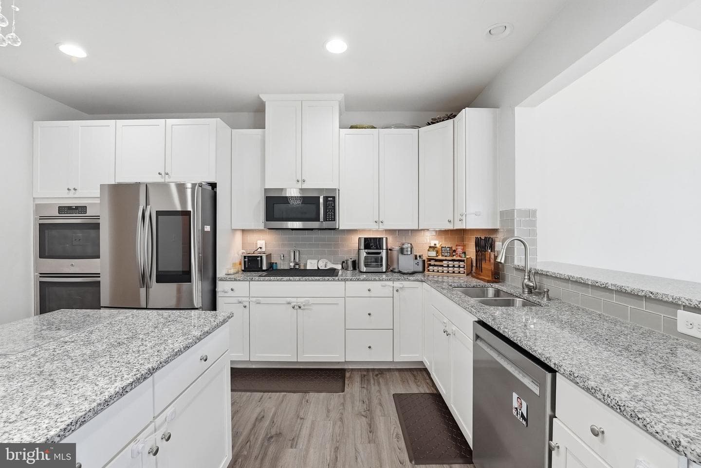 827 Fairwood photo 18