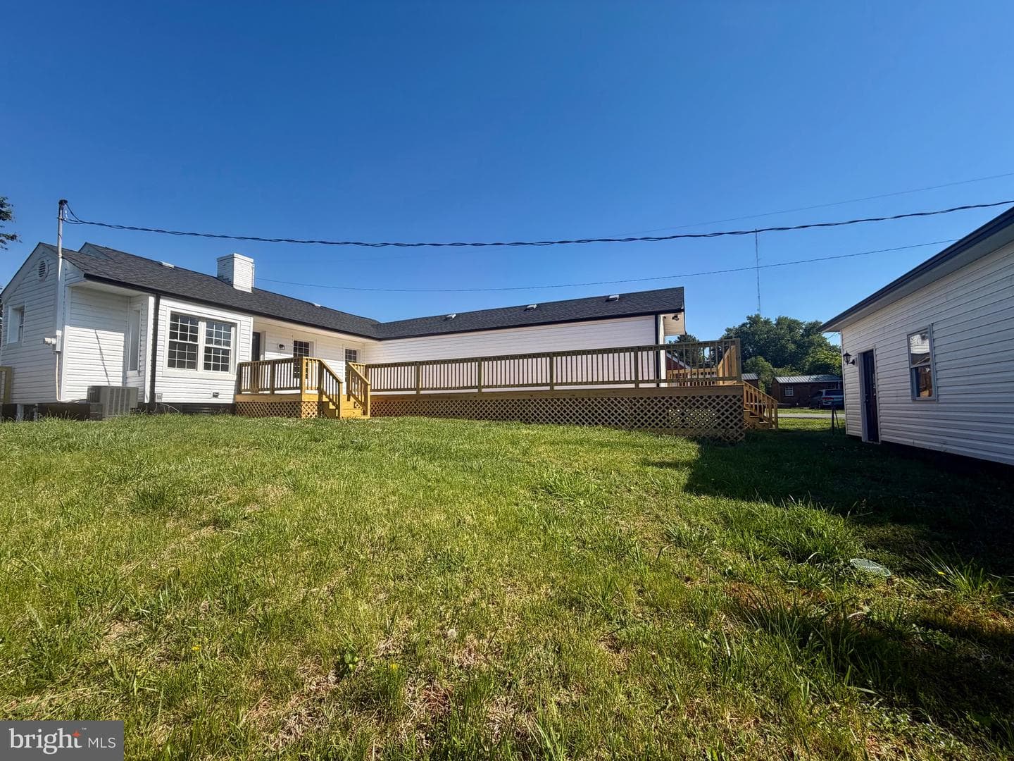 909 Hendrick Street photo 27
