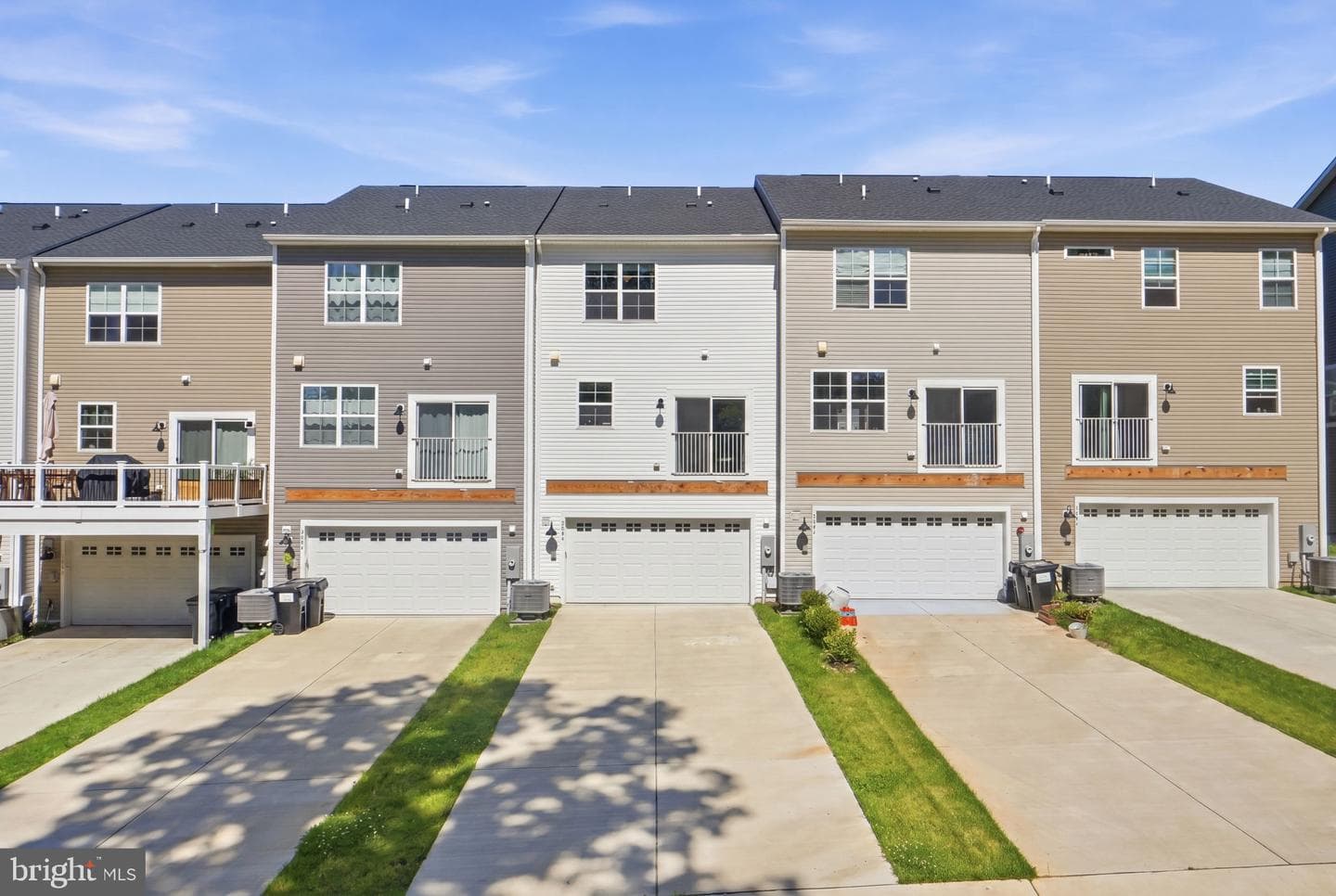 2243 Barhill photo 3