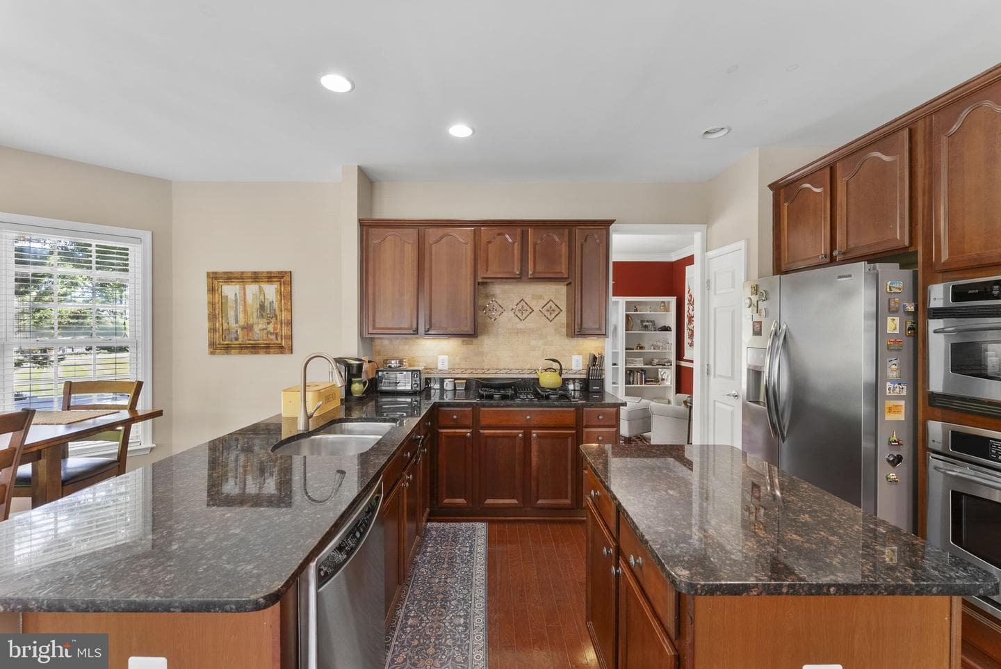 104 King Edward Court photo 24
