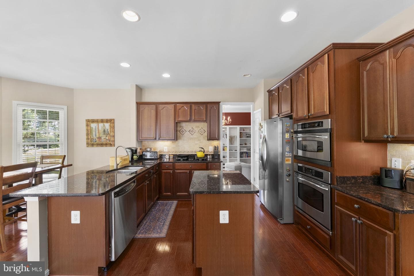 104 King Edward Court photo 28