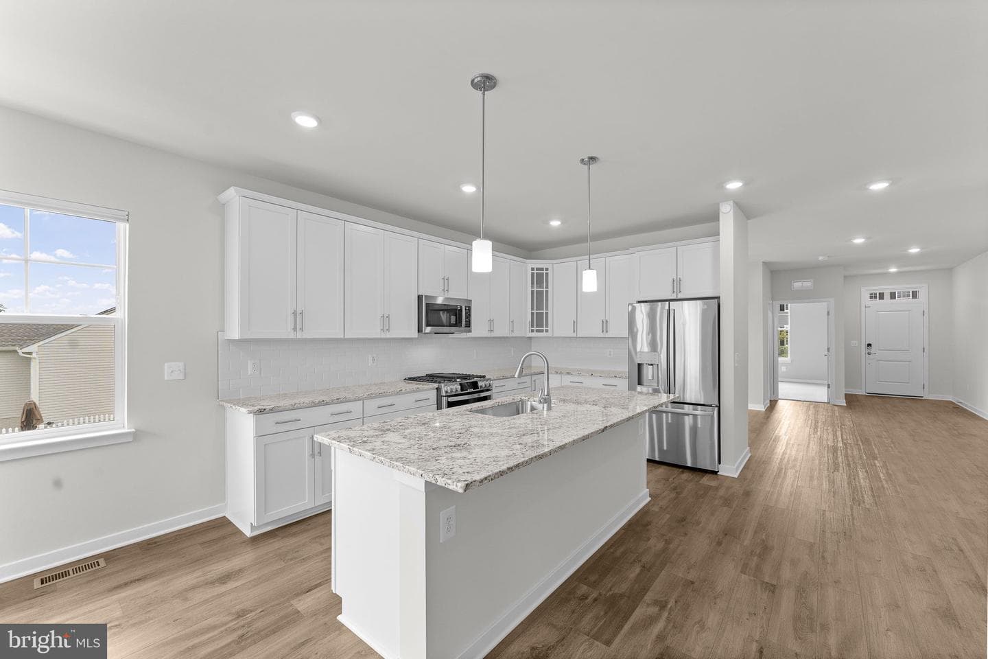 2047 Armstrong Terrace photo 10