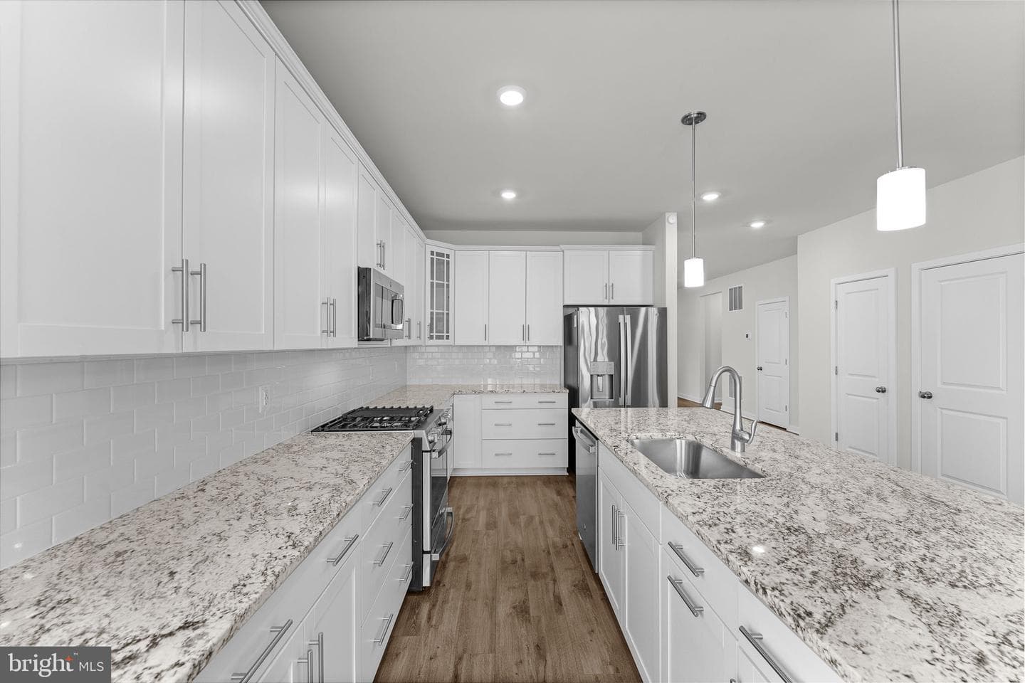 2047 Armstrong Terrace photo 11