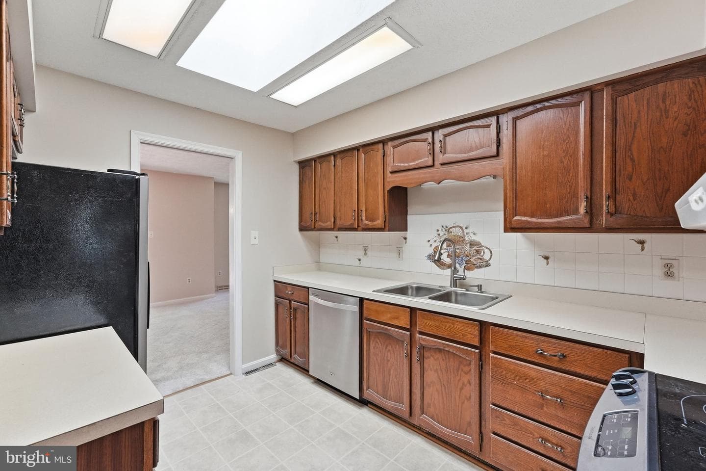 12389 Calvert Street photo 19