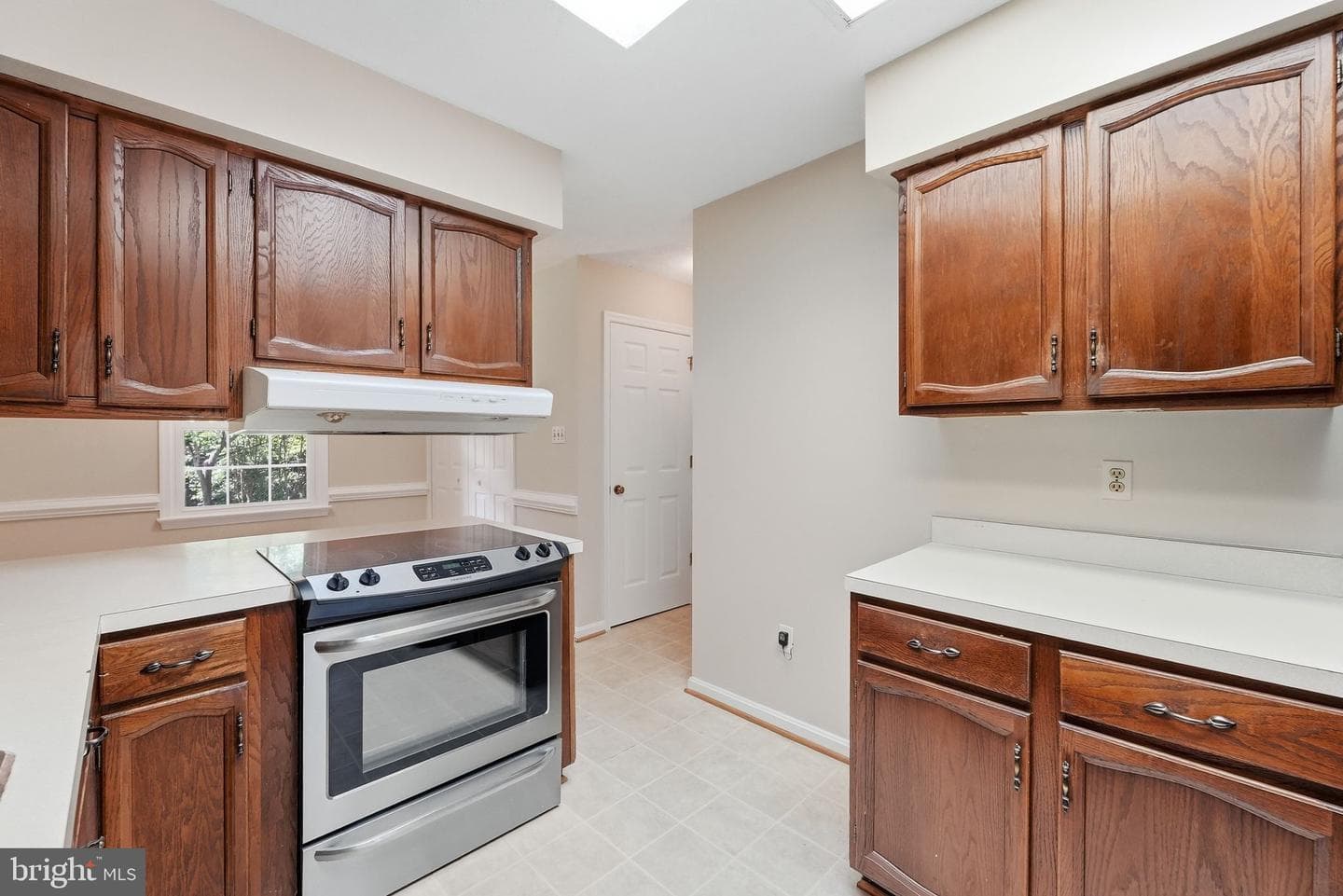 12389 Calvert Street photo 21