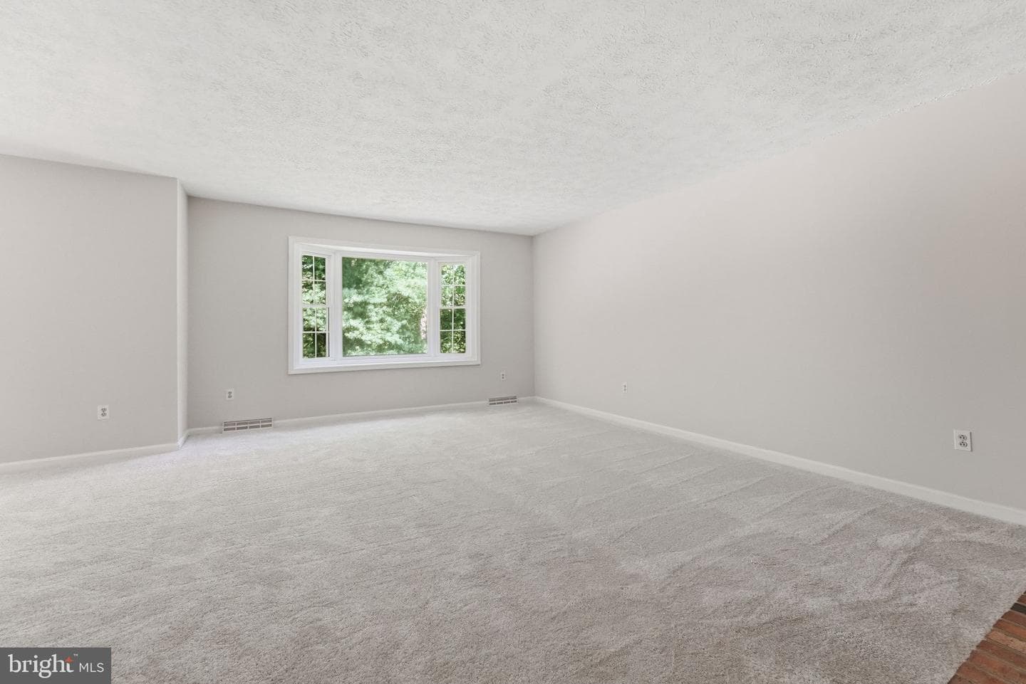 12389 Calvert Street photo 22