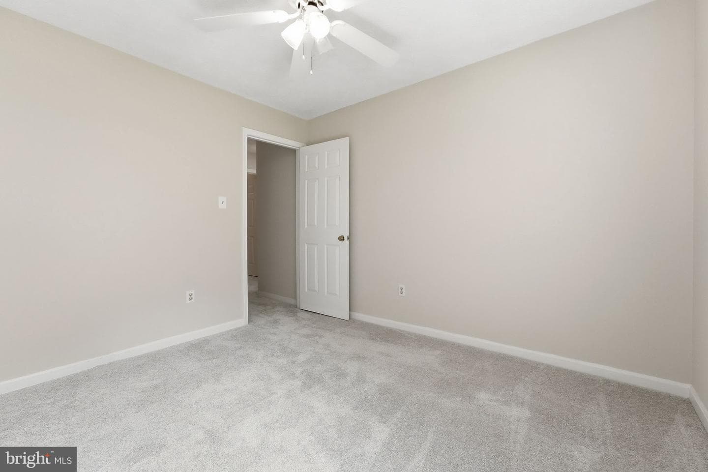 12389 Calvert Street photo 28