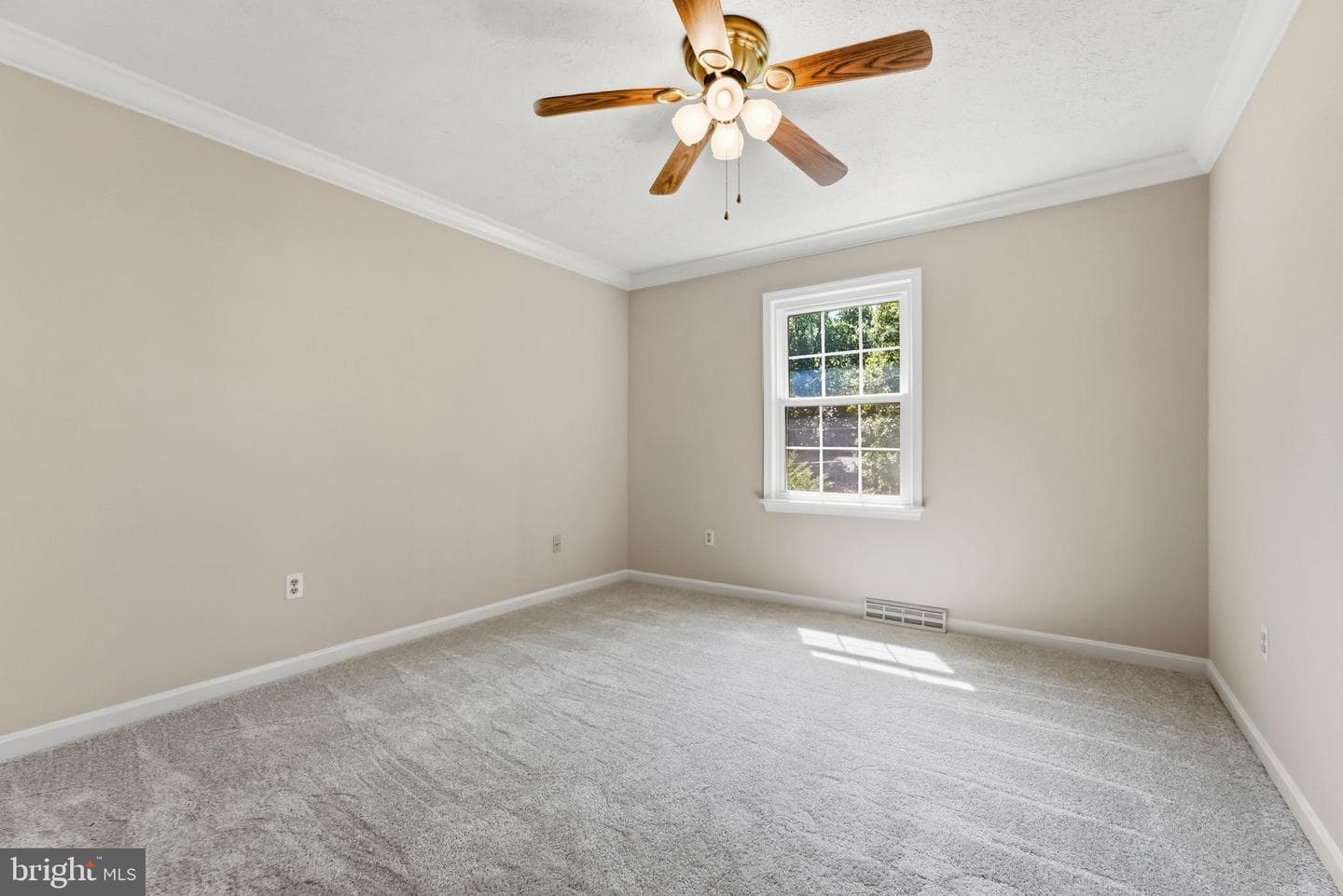 12389 Calvert Street photo 29