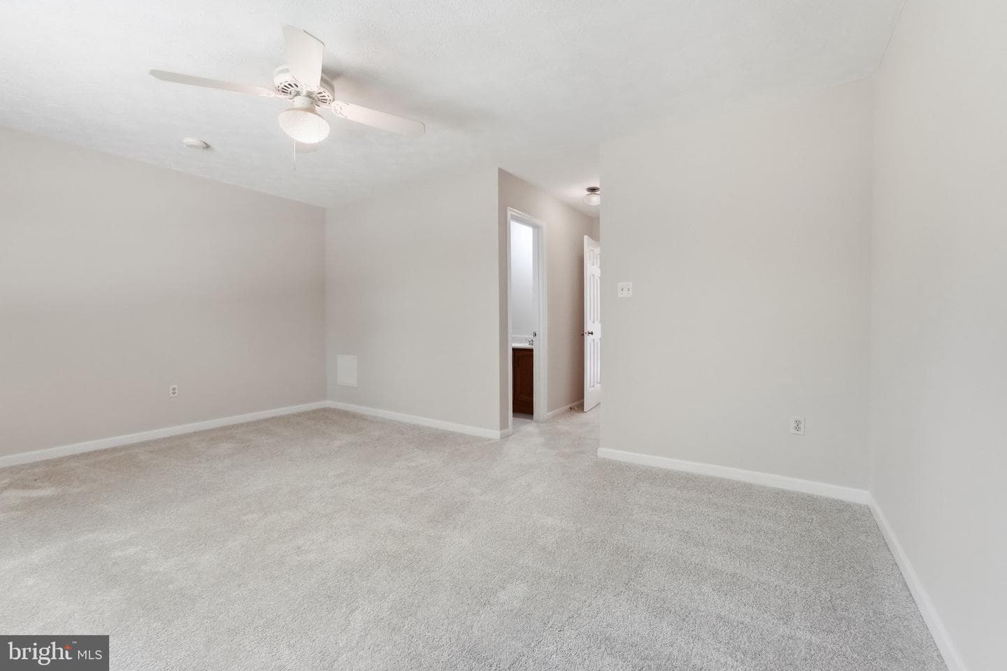 12389 Calvert Street photo 33