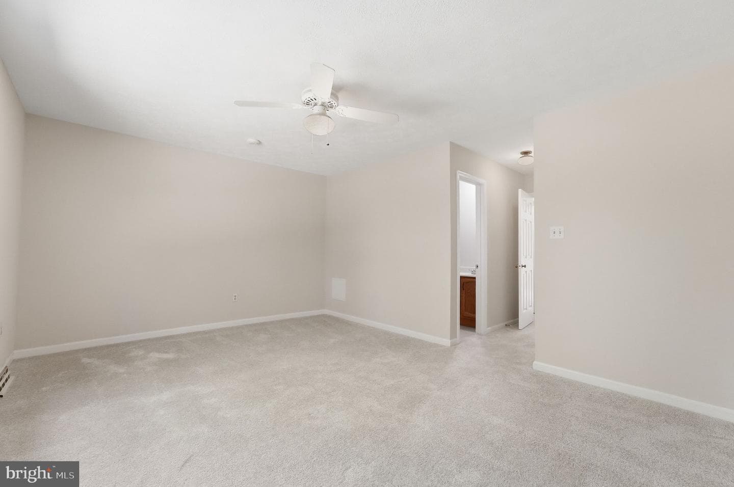 12389 Calvert Street photo 37