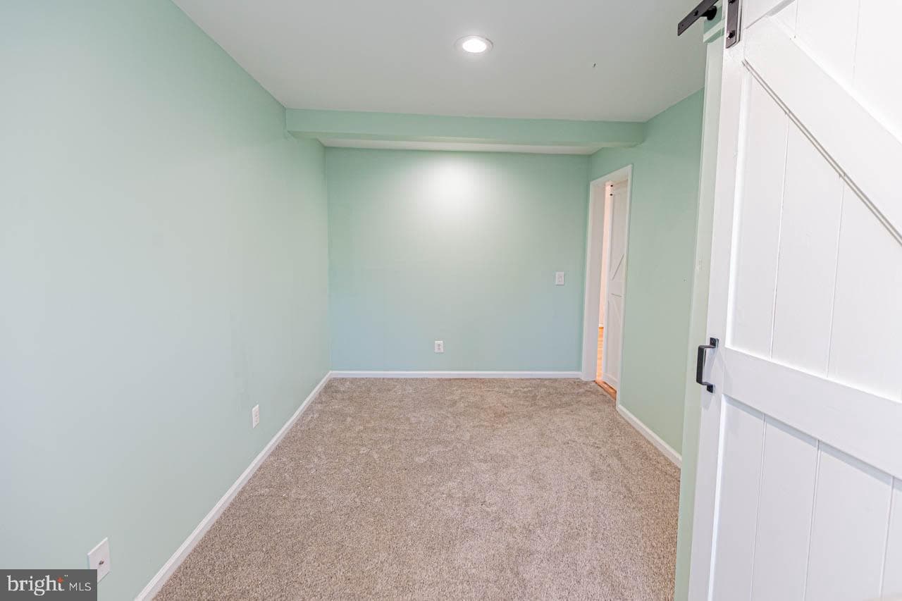 351 Lake Caroline Drive photo 27