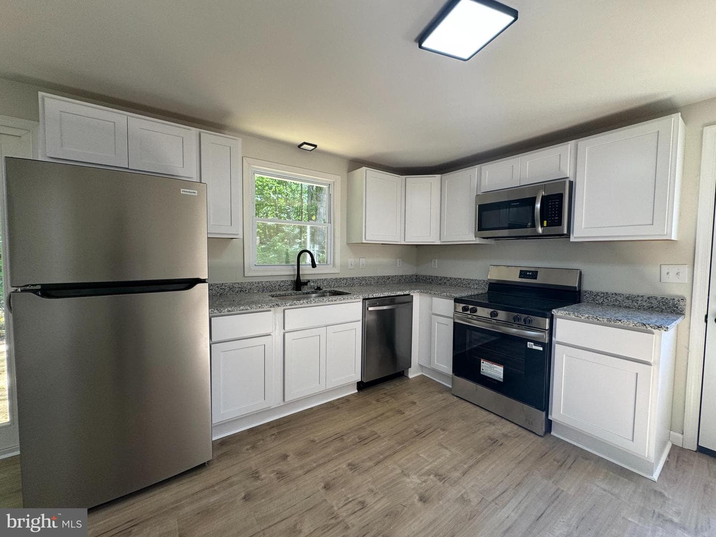 17088 Elm Street photo 5