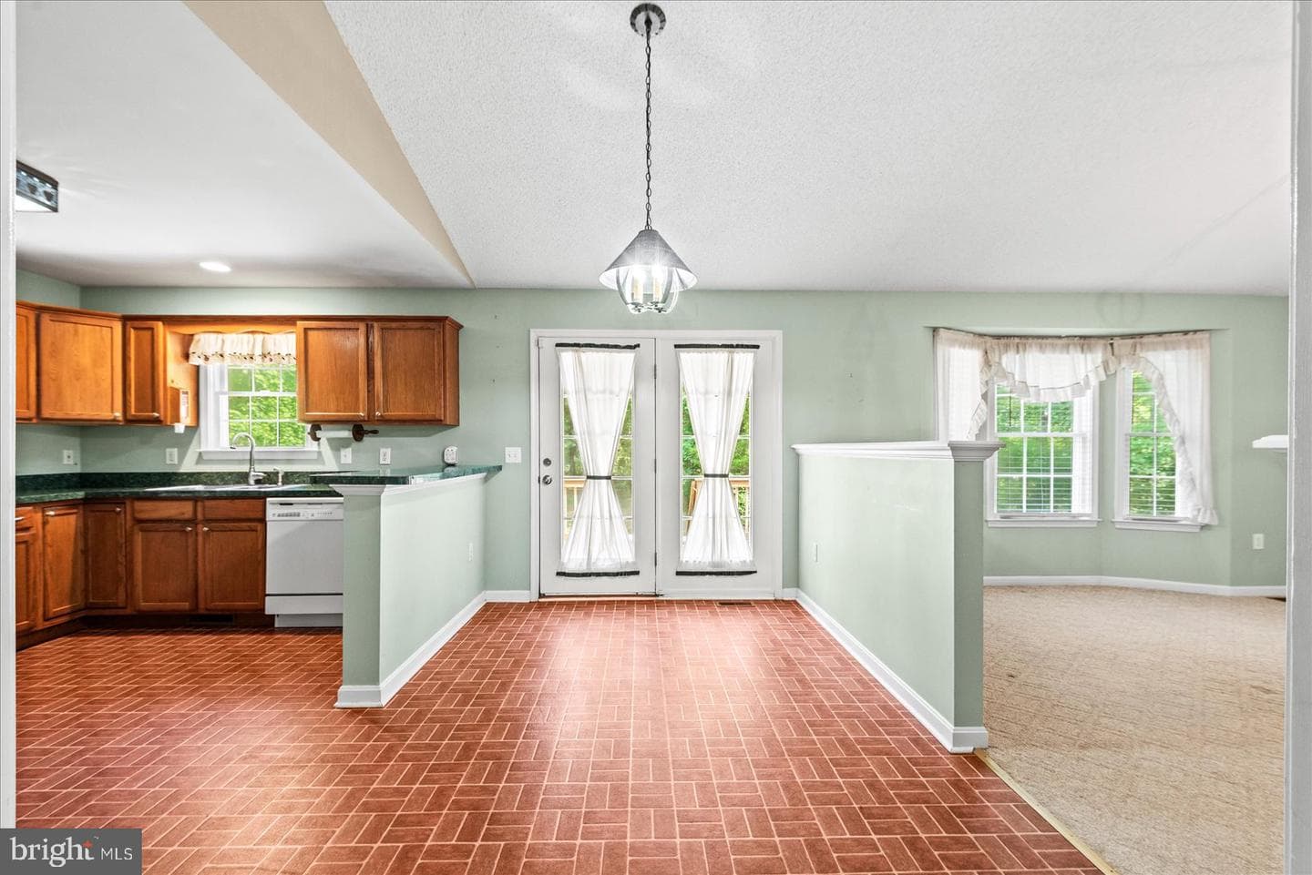 18084 Harding Drive photo 12