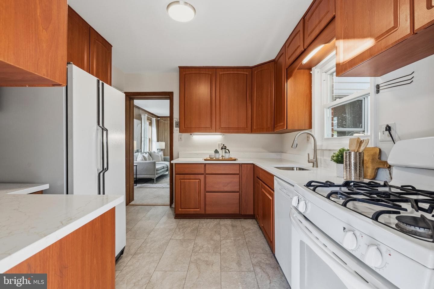 304 Rollins Street photo 10