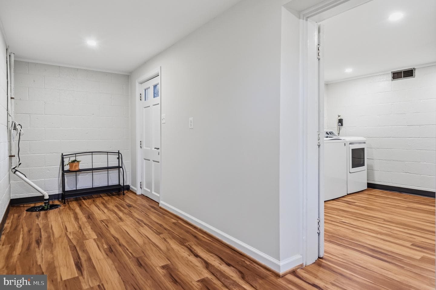 304 Rollins Street photo 23