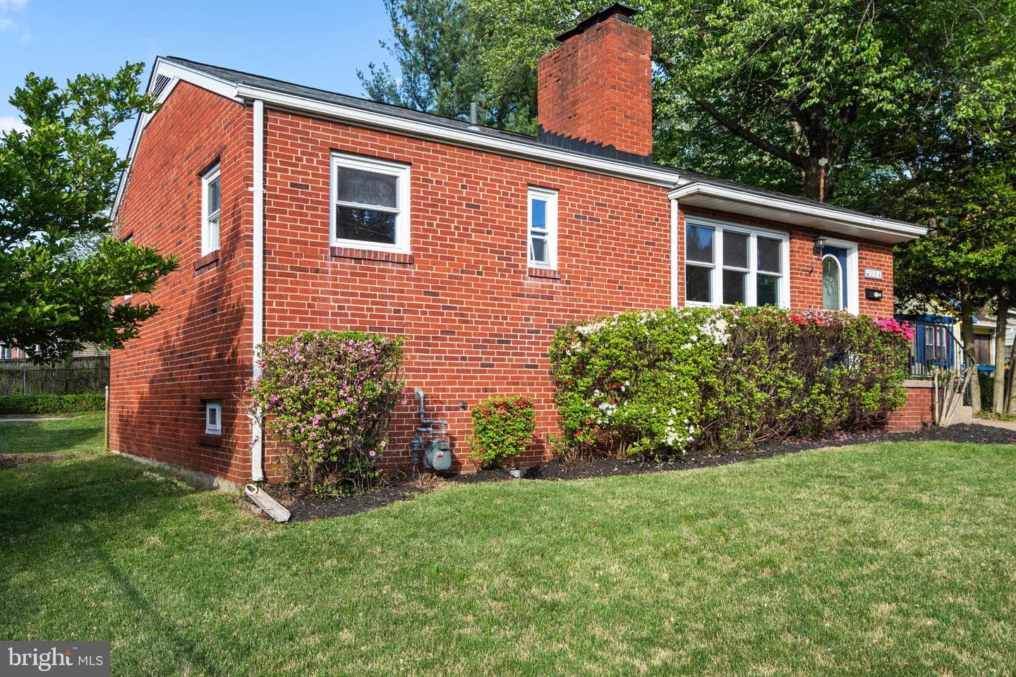 304 Rollins Street photo 34