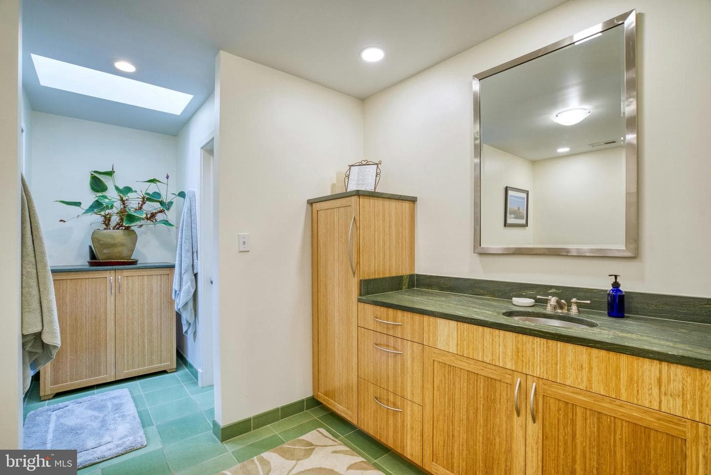 312 N Van Buren Street photo 42