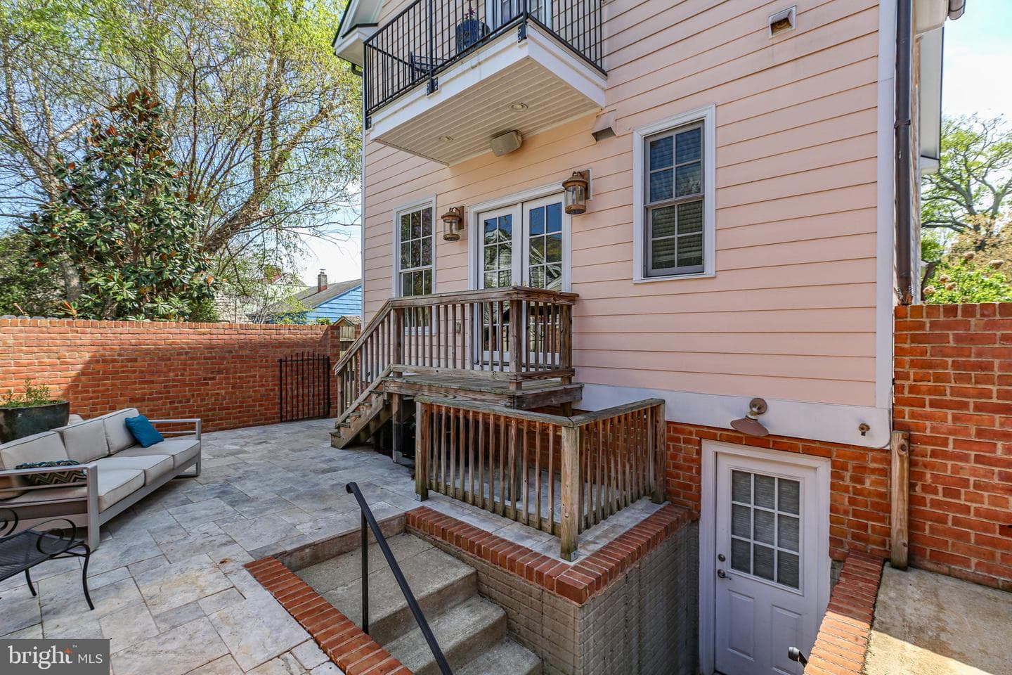 211 Fauquier Street photo 51