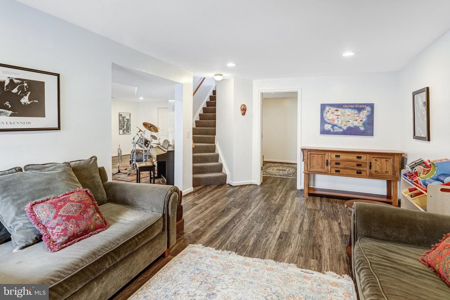1004 Oakwood Court photo 44