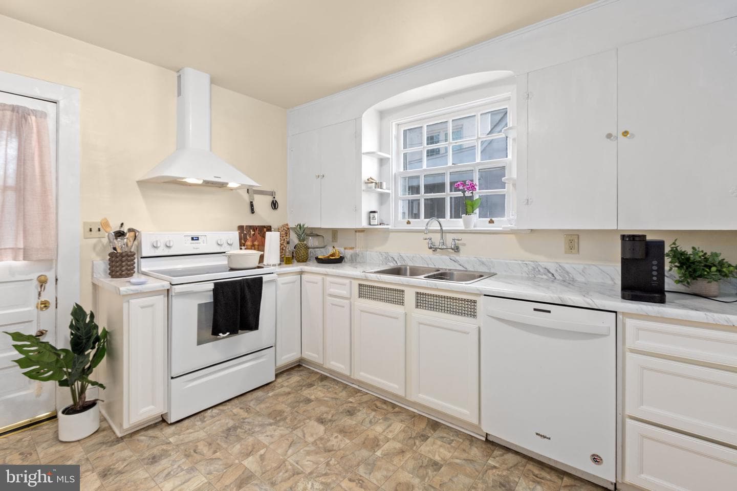 1110 College Avenue photo 11