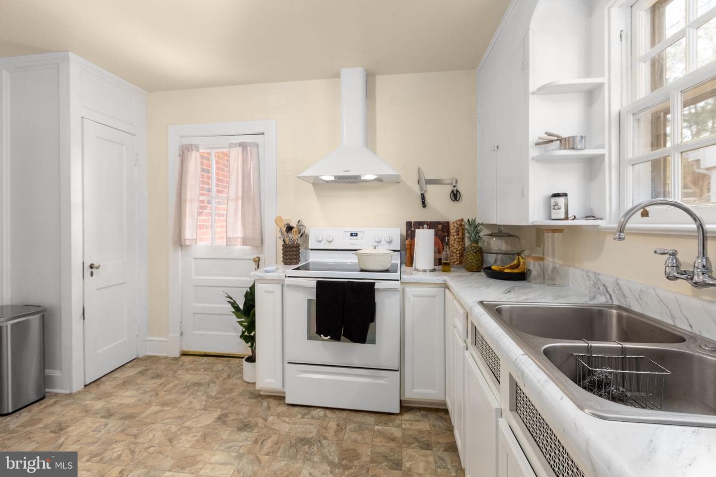 1110 College Avenue photo 12