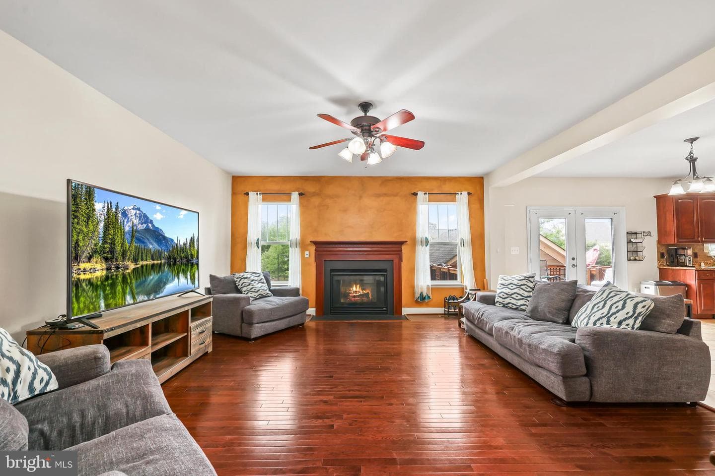 1402 Sands Cir photo 16