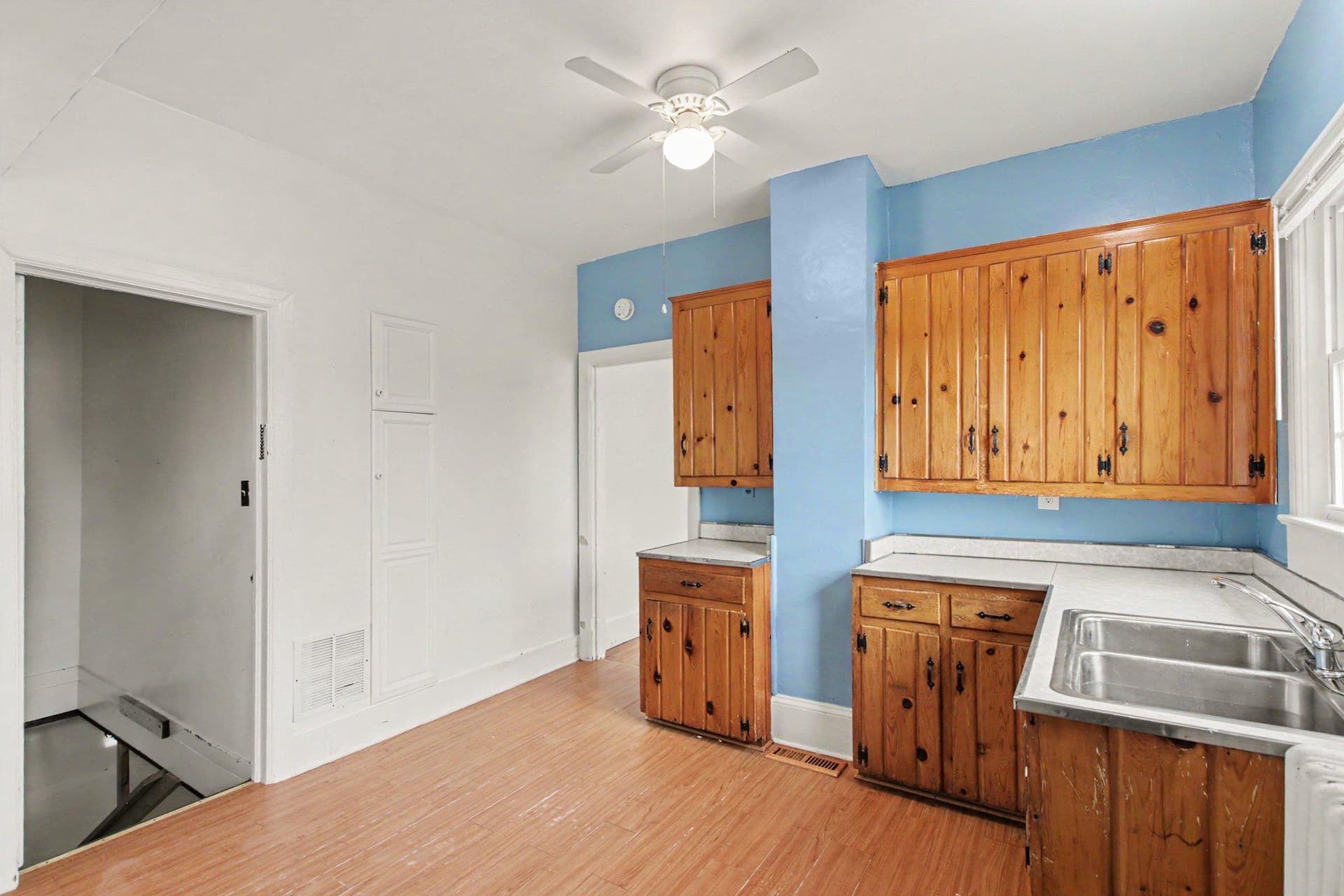 112 Gibson Street photo 12