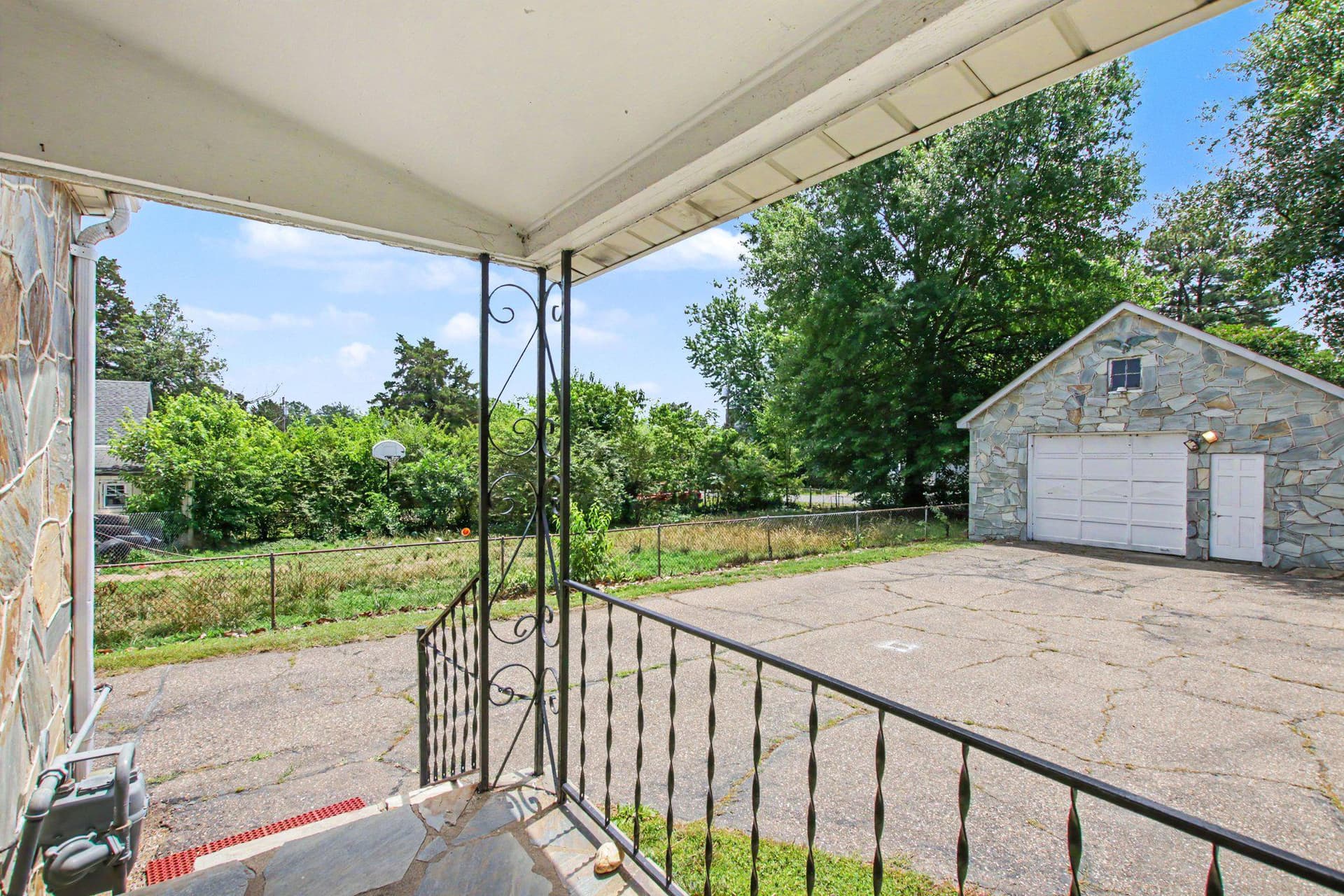 112 Gibson Street photo 4