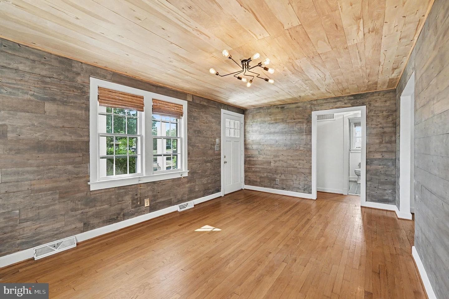 449 Hanson Avenue photo 14