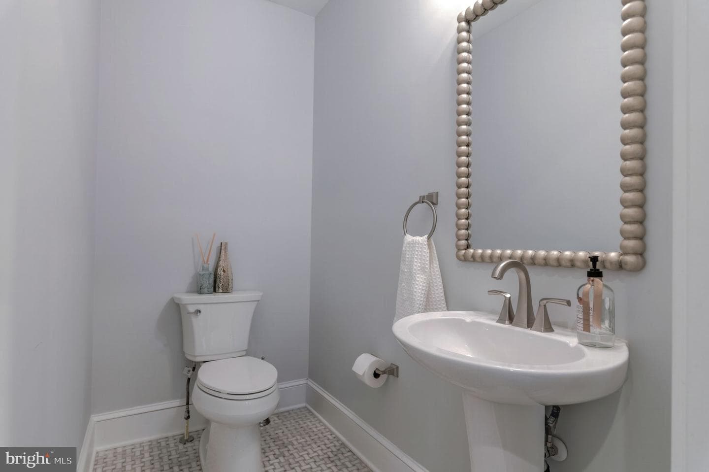 10708 Warwick Avenue photo 49