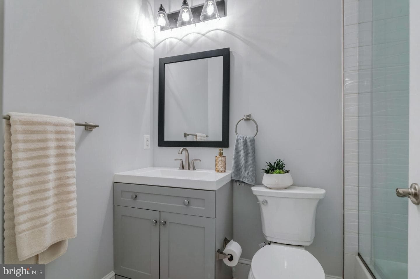 10708 Warwick Avenue photo 60