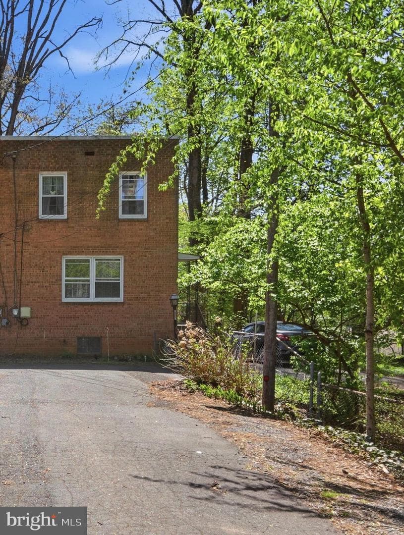 10827 Crest Street photo 2