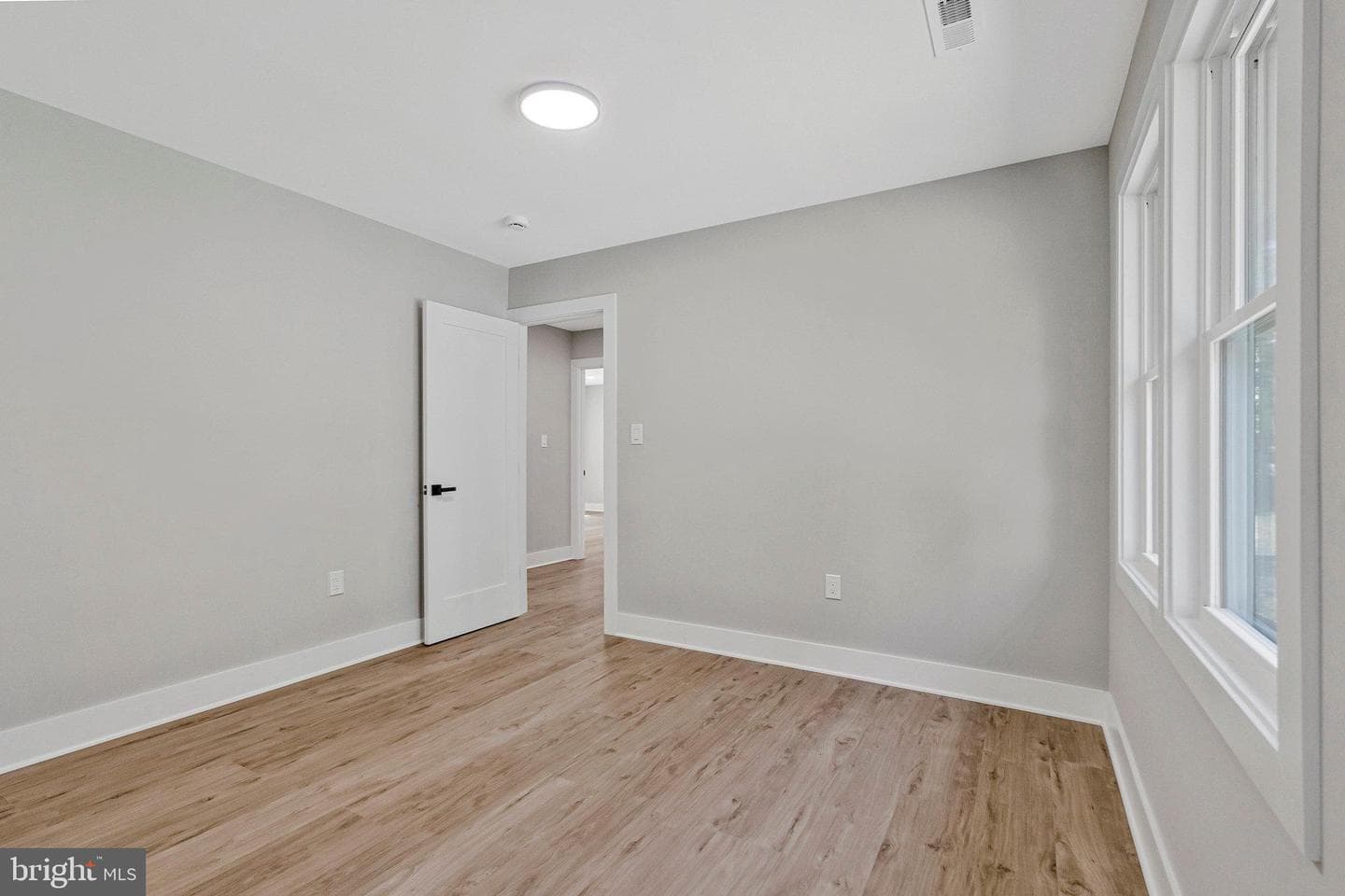10211 Stratford Avenue photo 28