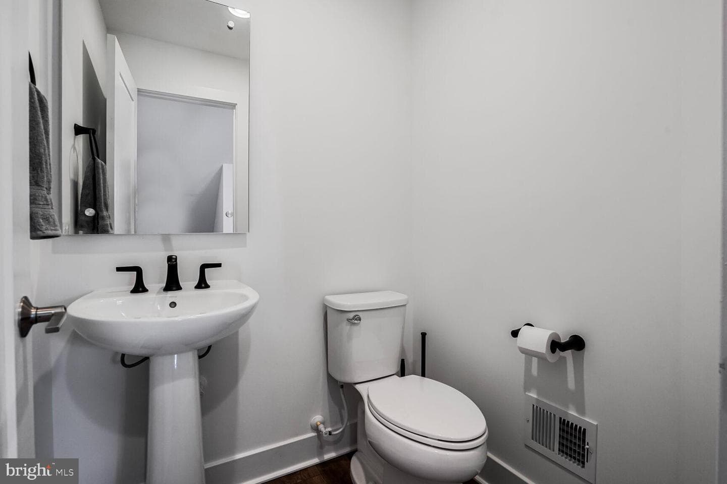 3509 Sutton Heights Circle photo 20