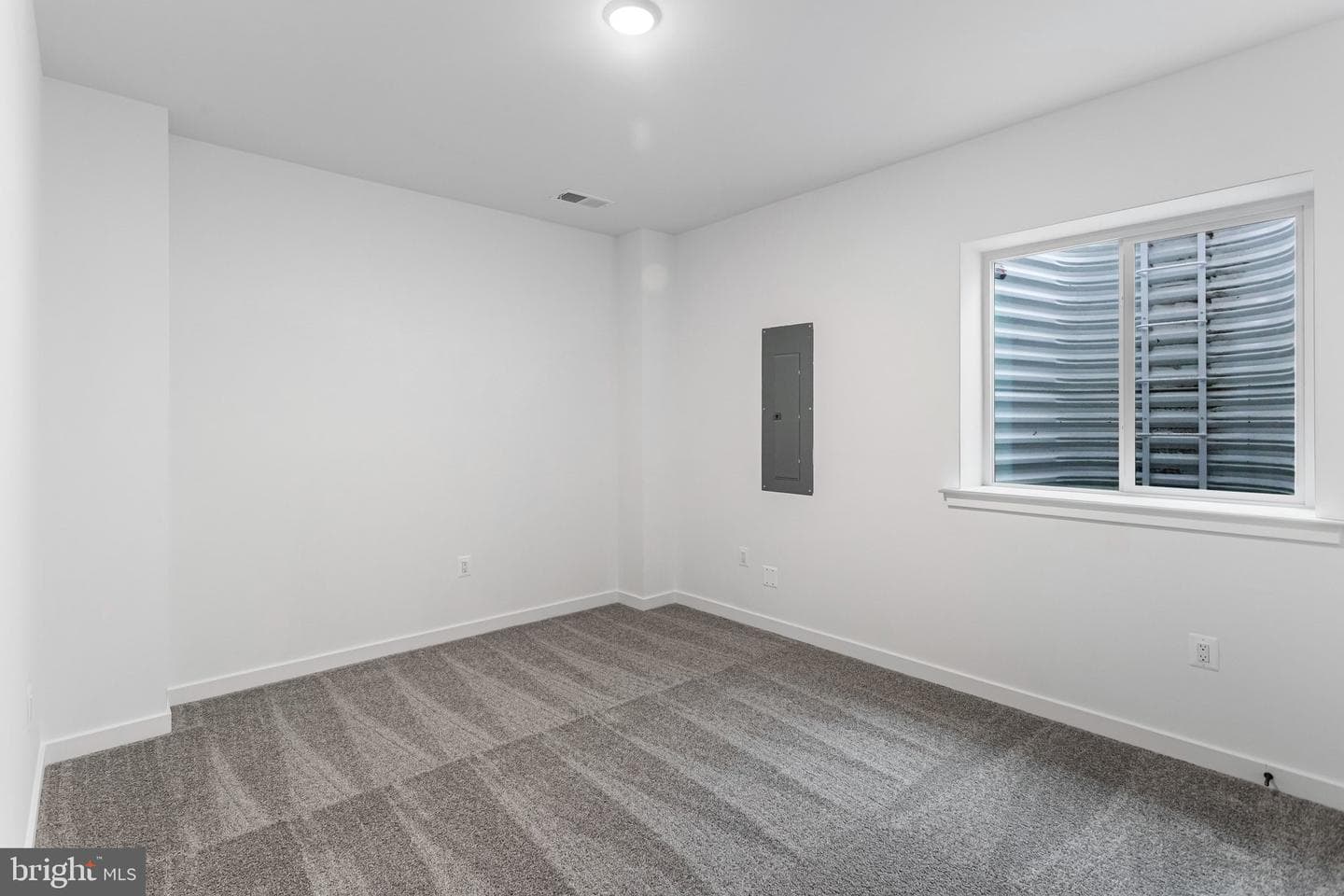 2083 Springvale Drive photo 37