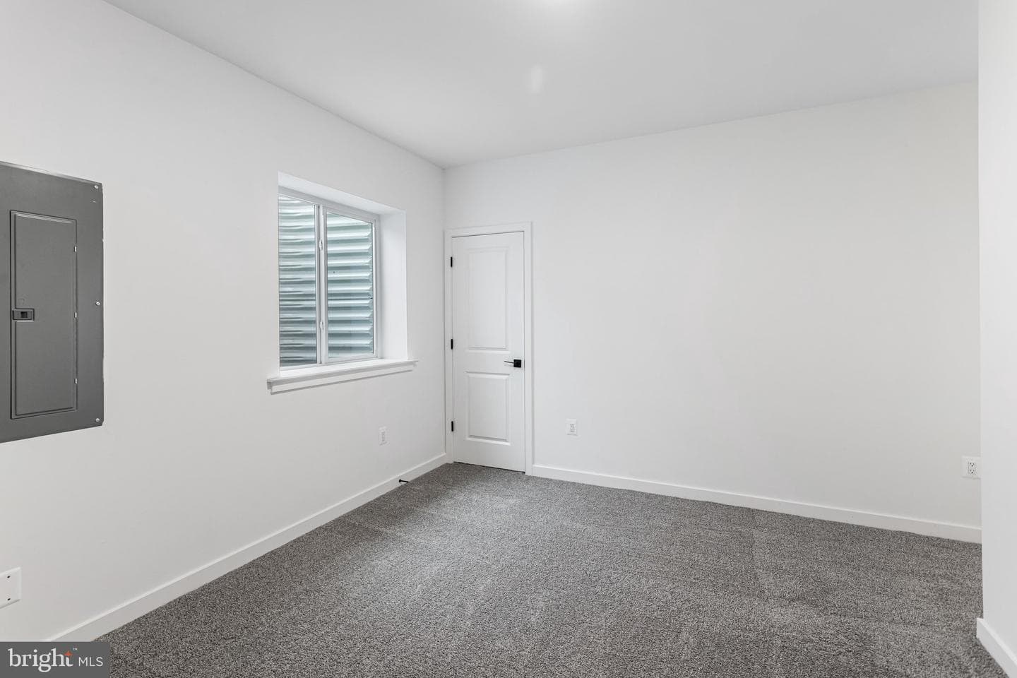 2083 Springvale Drive photo 38