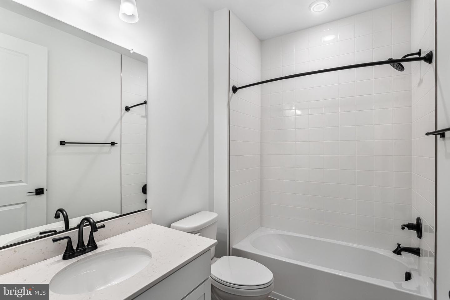 2079 Springvale Drive photo 7